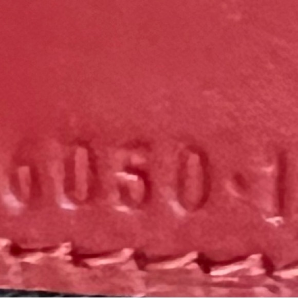 GUCCI AUTHENTIC GG SUPREME CHERRY COMPACT WALLET. EUC. - Picture 5 of 8